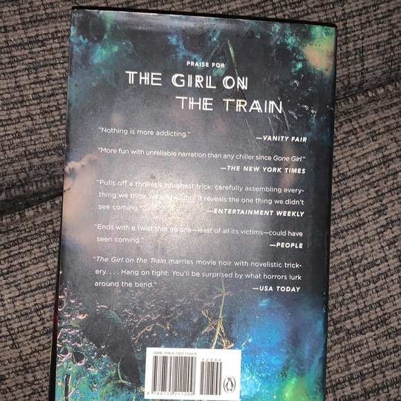 Paula Hawkins book Into The Water - Picture 3 of 3